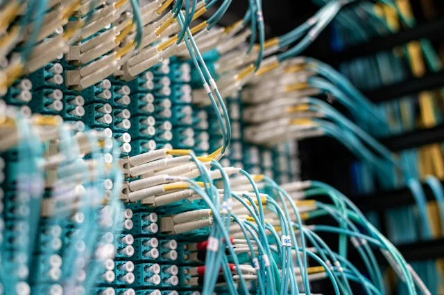 Centro de datos donde se encuentra miles de procesadores GPU y RAM que le permiten a las Big Tech competir por el mercado de la inteligencia artifical