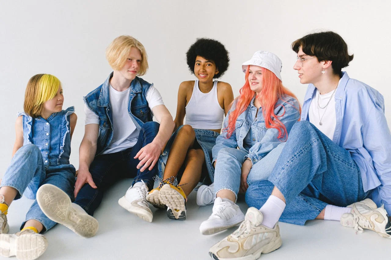 Personas de la generación Z y Alpha unidos en una foto