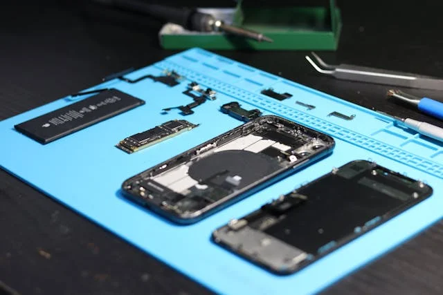 Kit de arreglo y asistencia técnica sobre reparación de baterias de dispositivos móviles como celulares, smartwatch